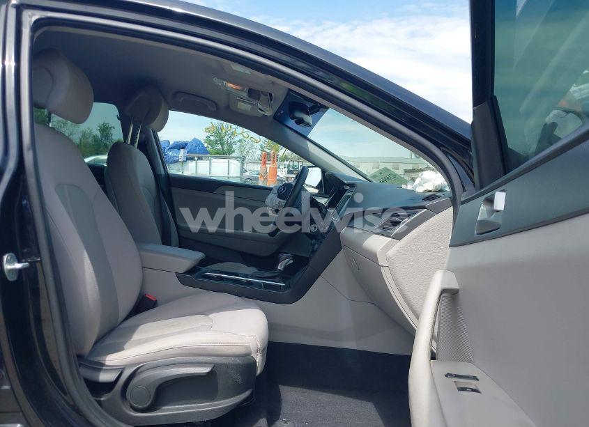 Photo 5 of 2017 Hyundai Sonata SE (VIN 5NPE24AF2HH515381)