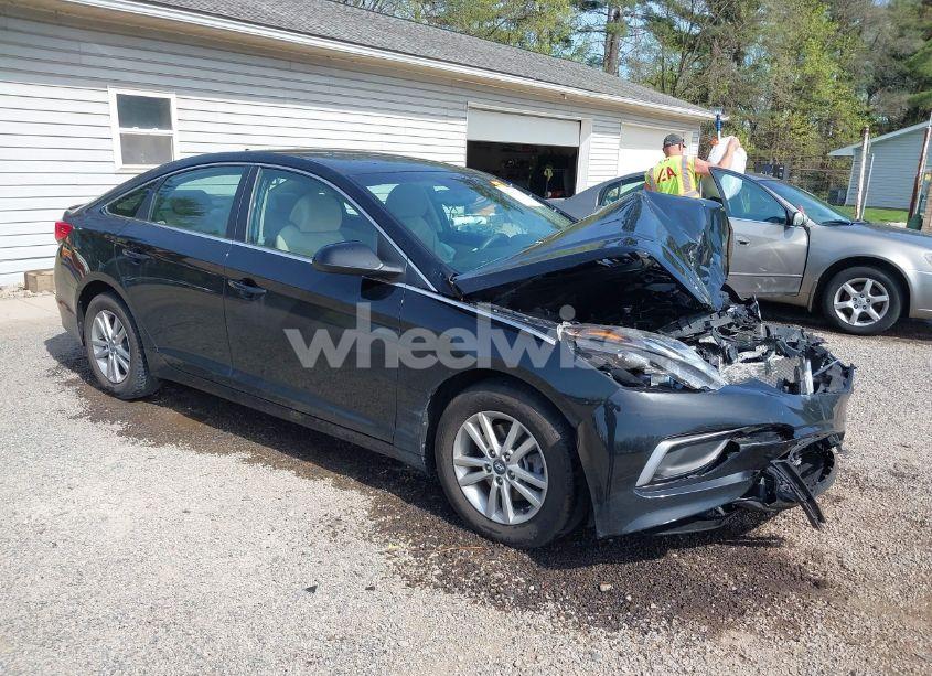 2017 Hyundai Sonata SE (VIN 5NPE24AF2HH572583) main photo
