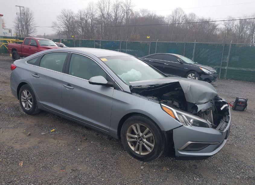 2017 Hyundai Sonata (VIN 5NPE24AF2HH581607) main photo