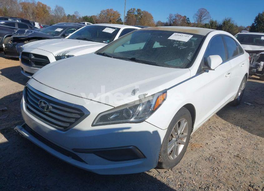 Photo 2 of 2017 Hyundai Sonata SE (VIN 5NPE24AF2HH582160)