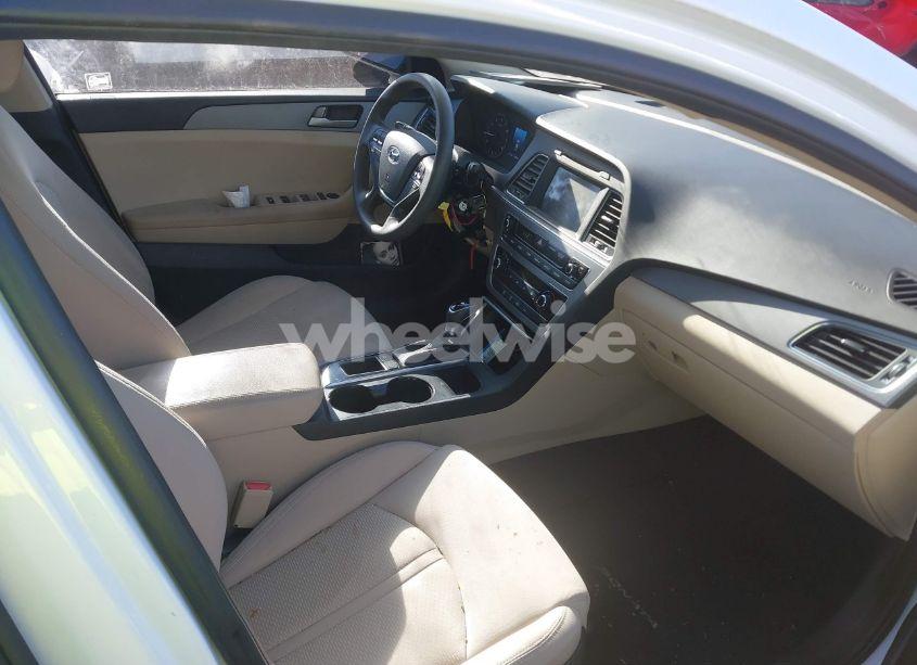 Photo 5 of 2017 Hyundai Sonata SE (VIN 5NPE24AF2HH582160)