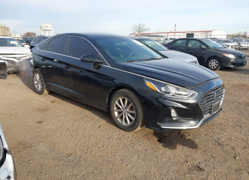 2018 Hyundai Sonata SE (VIN 5NPE24AF2JH605572) main photo