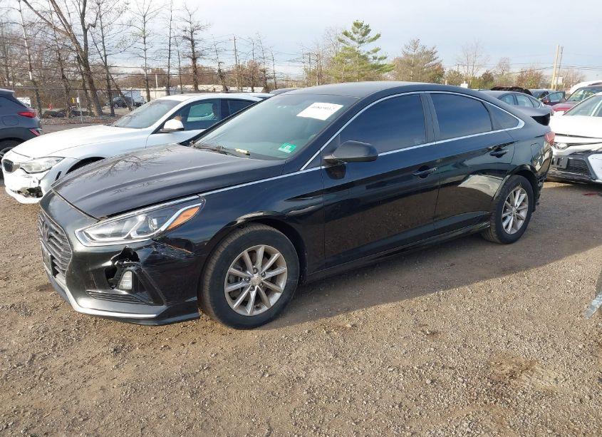 Photo 2 of 2018 Hyundai Sonata SE (VIN 5NPE24AF2JH605572)