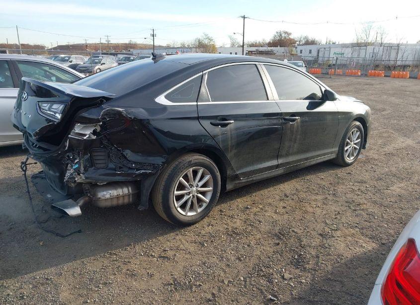 Photo 4 of 2018 Hyundai Sonata SE (VIN 5NPE24AF2JH605572)