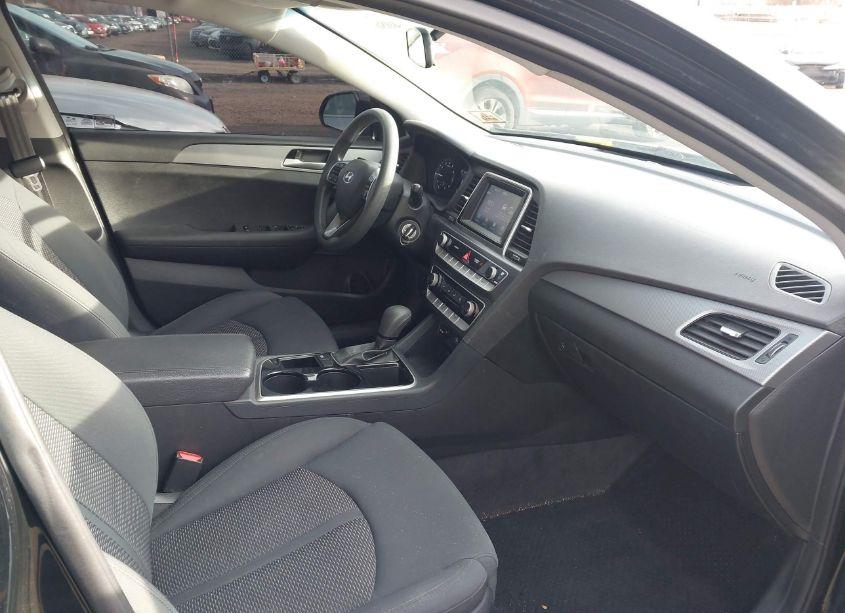 Photo 5 of 2018 Hyundai Sonata SE (VIN 5NPE24AF2JH605572)