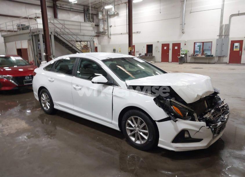 2018 Hyundai Sonata SE (VIN 5NPE24AF2JH622890) main photo