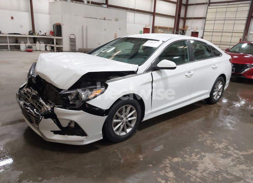 Photo 2 of 2018 Hyundai Sonata SE (VIN 5NPE24AF2JH622890)