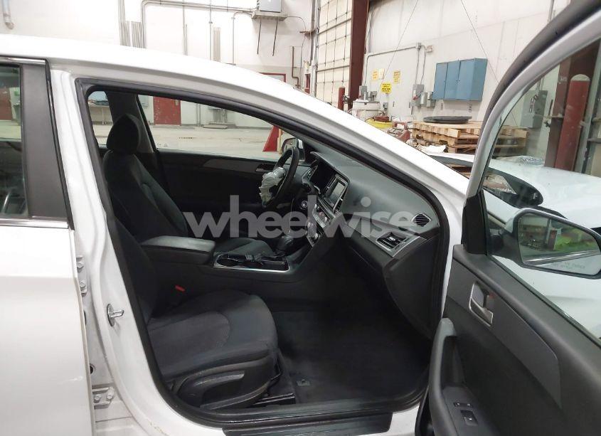 Photo 5 of 2018 Hyundai Sonata SE (VIN 5NPE24AF2JH622890)