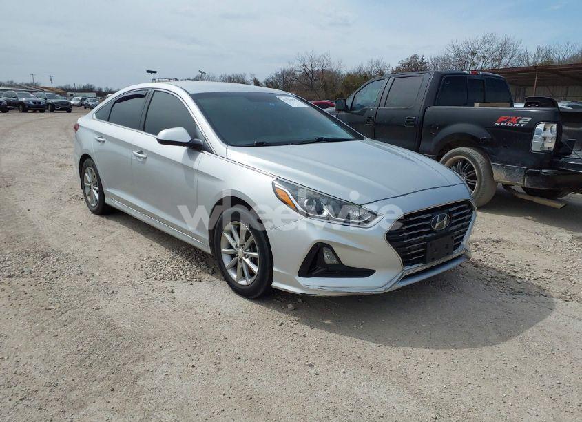 2018 Hyundai Sonata SE (VIN 5NPE24AF2JH624252) main photo