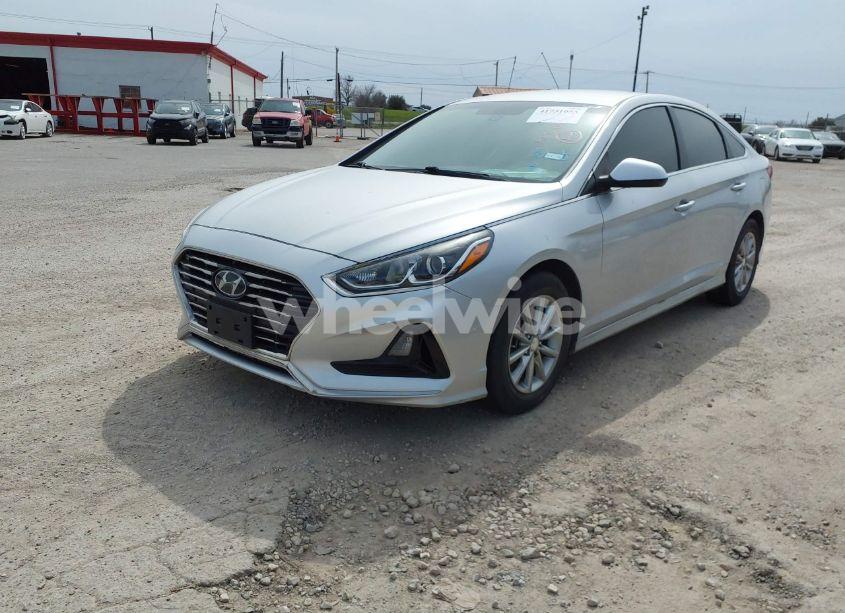 Photo 2 of 2018 Hyundai Sonata SE (VIN 5NPE24AF2JH624252)