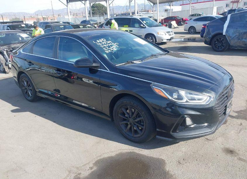 2018 Hyundai Sonata SE (VIN 5NPE24AF2JH657283) main photo