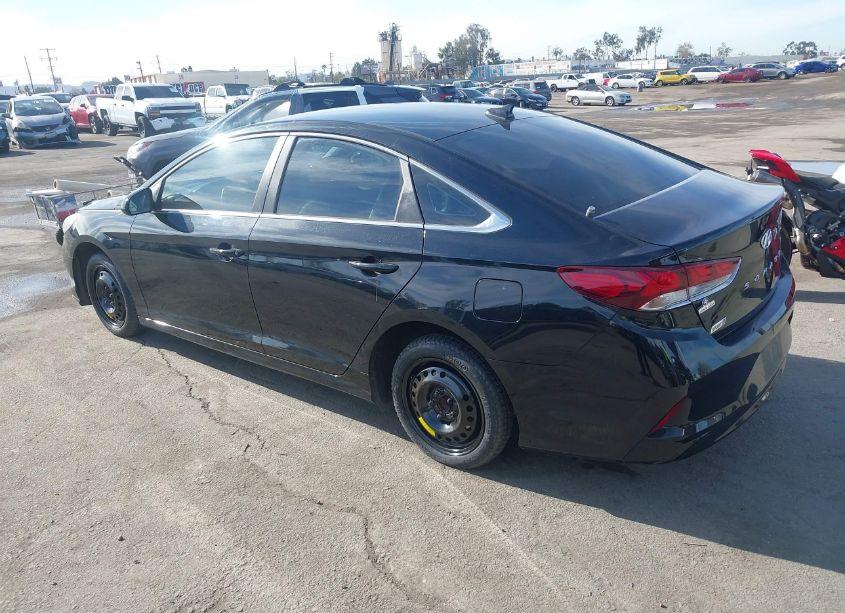 Photo 3 of 2018 Hyundai Sonata SE (VIN 5NPE24AF2JH657283)