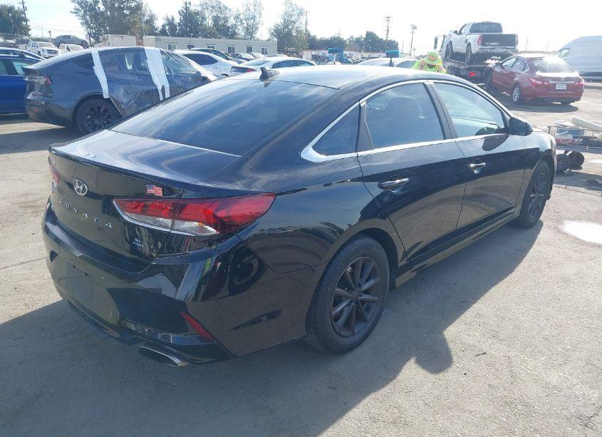 Photo 4 of 2018 Hyundai Sonata SE (VIN 5NPE24AF2JH657283)