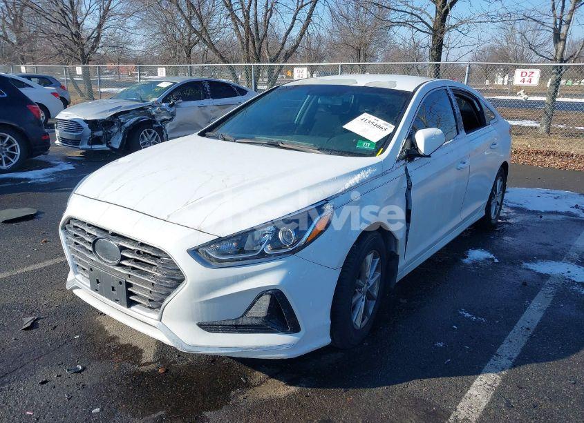 Photo 2 of 2018 Hyundai Sonata SE (VIN 5NPE24AF2JH684385)