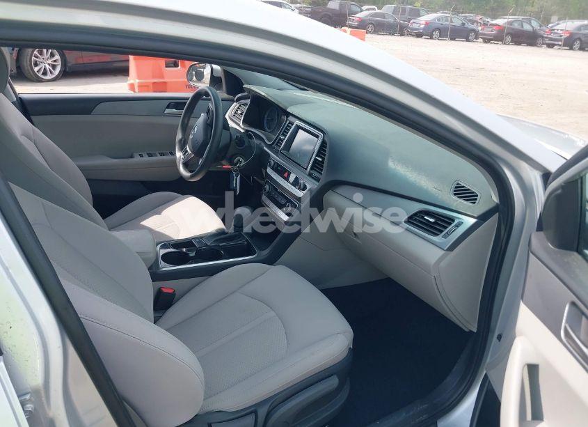 Photo 5 of 2018 Hyundai Sonata SE (VIN 5NPE24AF2JH693345)
