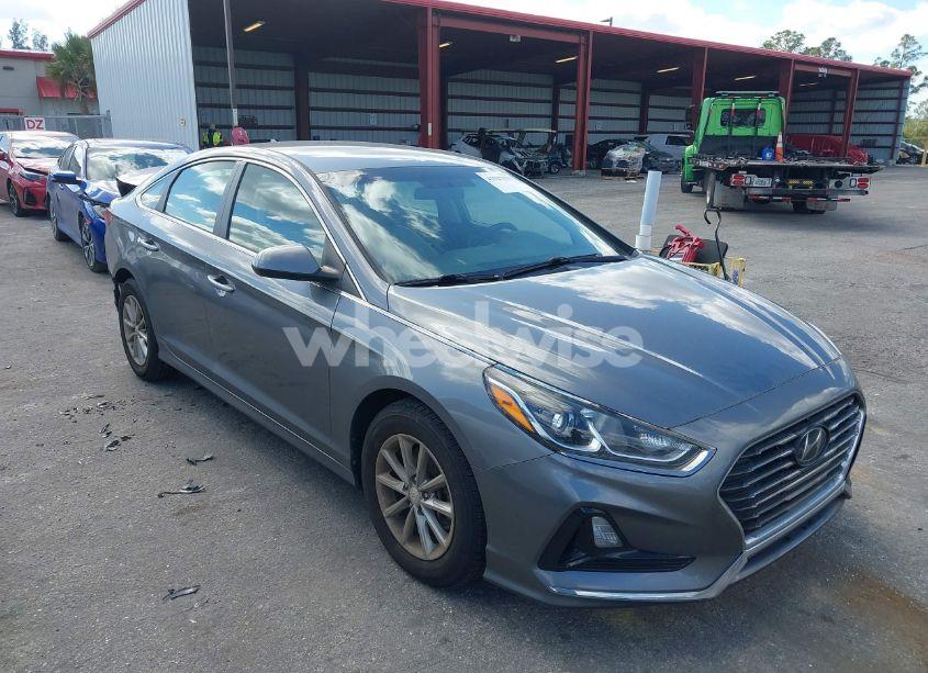 2018 Hyundai Sonata SE (VIN 5NPE24AF2JH716994) main photo