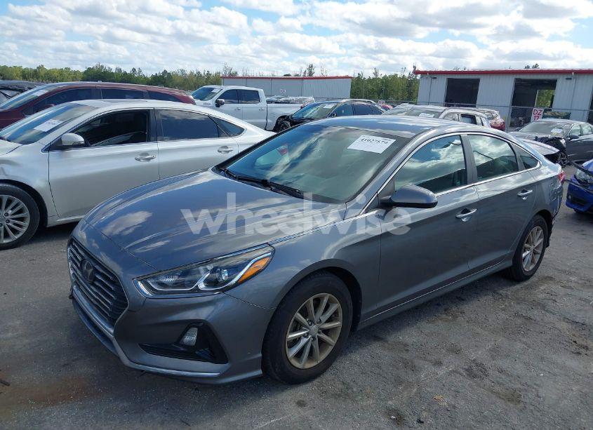 Photo 2 of 2018 Hyundai Sonata SE (VIN 5NPE24AF2JH716994)