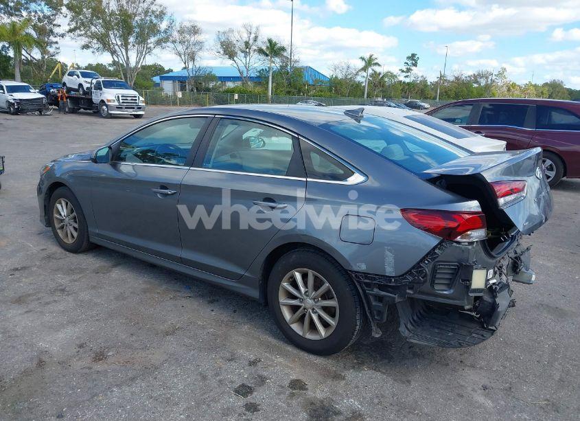 Photo 3 of 2018 Hyundai Sonata SE (VIN 5NPE24AF2JH716994)
