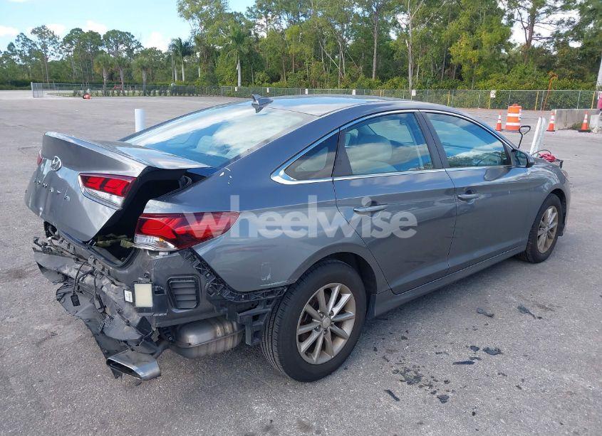 Photo 4 of 2018 Hyundai Sonata SE (VIN 5NPE24AF2JH716994)