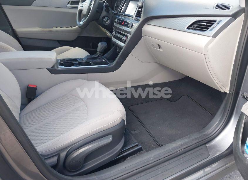 Photo 5 of 2018 Hyundai Sonata SE (VIN 5NPE24AF2JH716994)