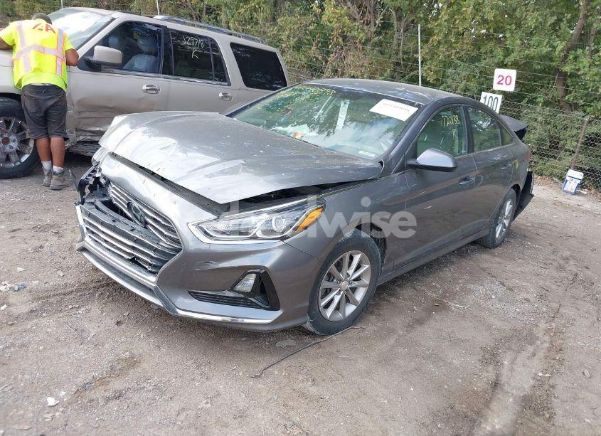 Photo 2 of 2018 Hyundai Sonata SE (VIN 5NPE24AF2JH720138)
