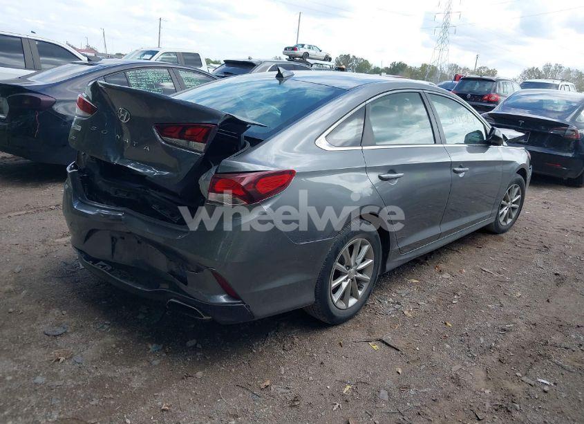 Photo 4 of 2018 Hyundai Sonata SE (VIN 5NPE24AF2JH720138)