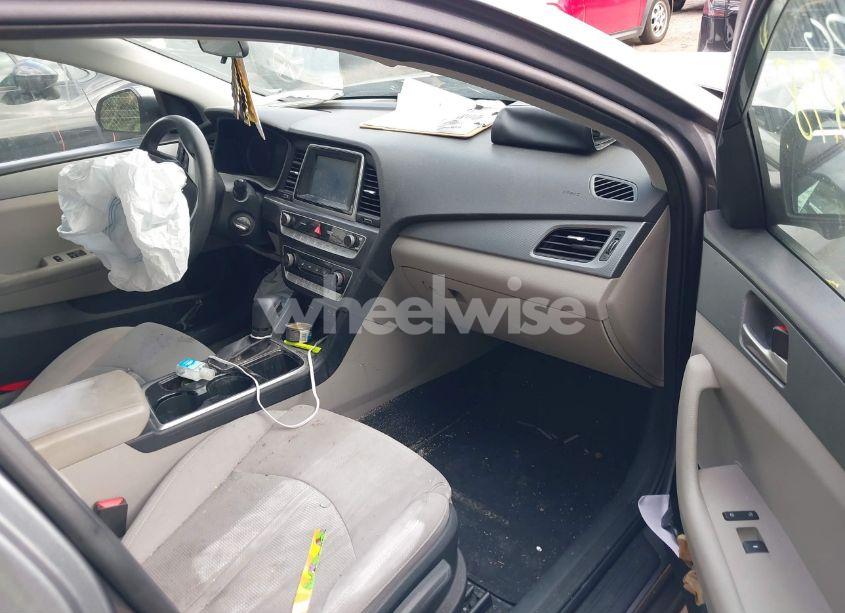 Photo 5 of 2018 Hyundai Sonata SE (VIN 5NPE24AF2JH720138)