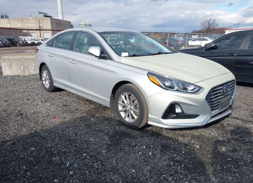 2018 Hyundai Sonata SE (VIN 5NPE24AF2JH727574) main photo