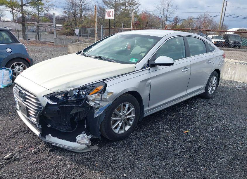 Photo 2 of 2018 Hyundai Sonata SE (VIN 5NPE24AF2JH727574)