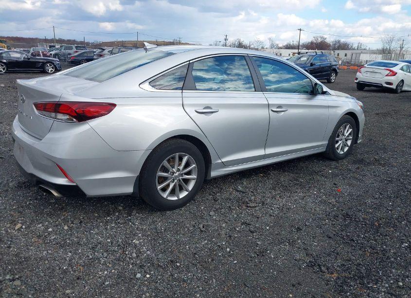 Photo 4 of 2018 Hyundai Sonata SE (VIN 5NPE24AF2JH727574)