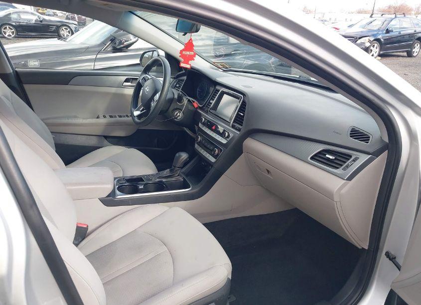 Photo 5 of 2018 Hyundai Sonata SE (VIN 5NPE24AF2JH727574)