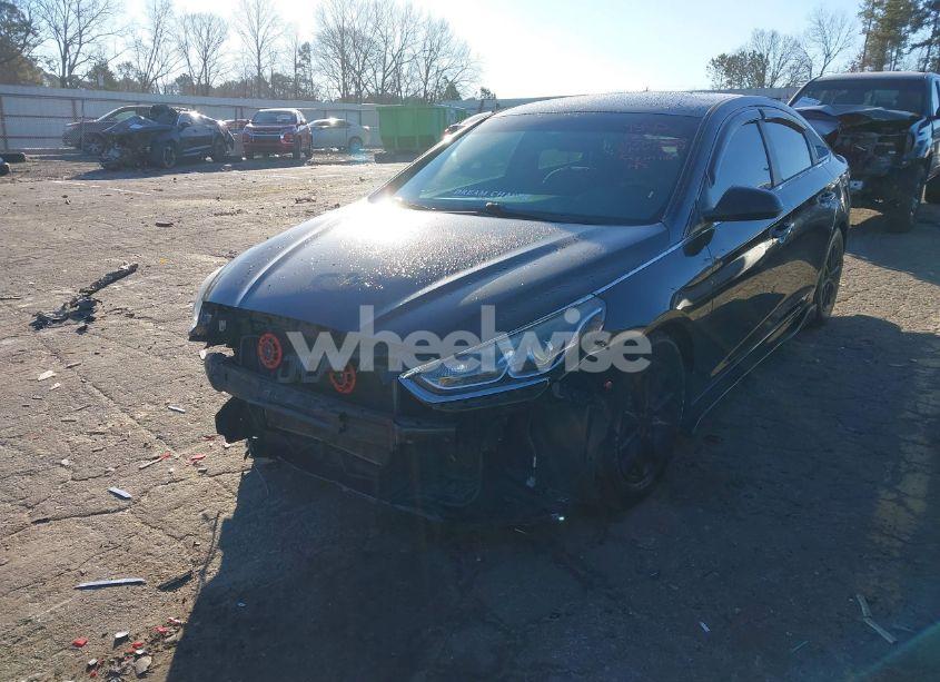 Photo 2 of 2019 Hyundai Sonata SE (VIN 5NPE24AF2KH734770)