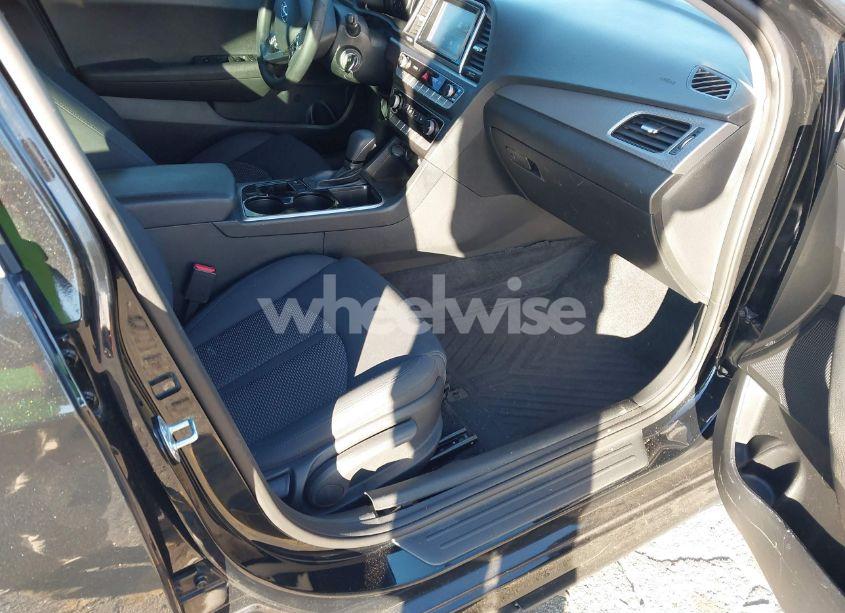 Photo 5 of 2019 Hyundai Sonata SE (VIN 5NPE24AF2KH734770)