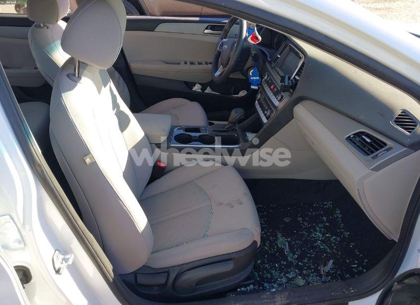 Photo 5 of 2019 Hyundai Sonata SE (VIN 5NPE24AF2KH739354)