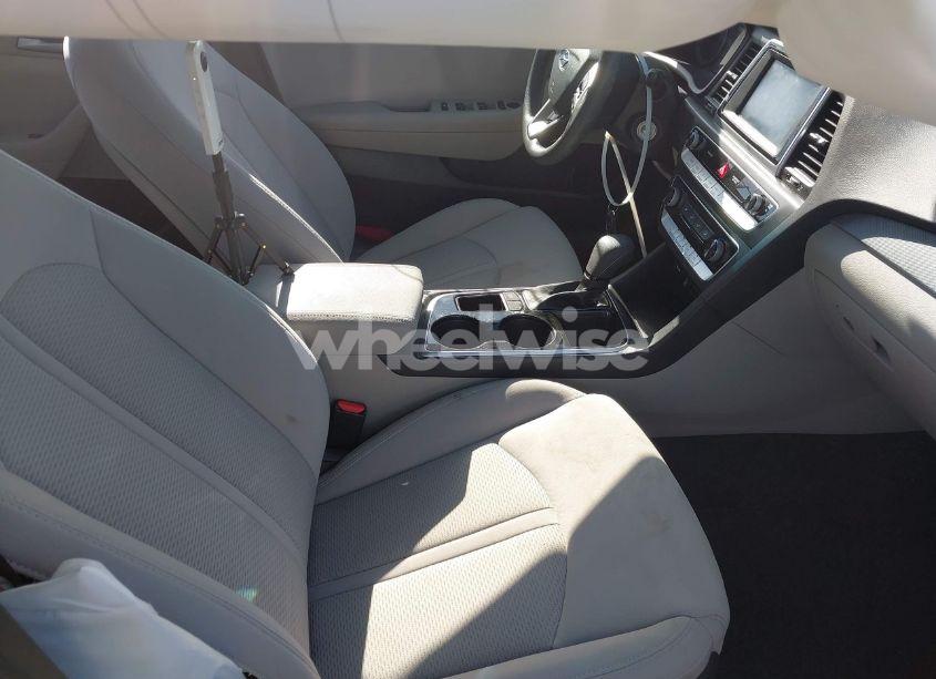 Photo 5 of 2019 Hyundai Sonata SE (VIN 5NPE24AF2KH740164)