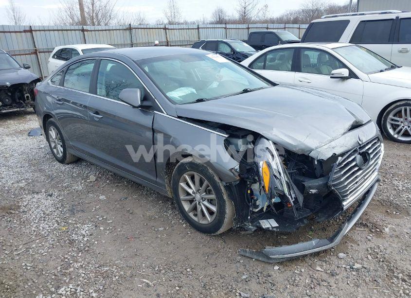 2019 Hyundai Sonata SE (VIN 5NPE24AF2KH741458) main photo