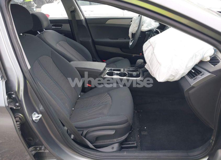 Photo 5 of 2019 Hyundai Sonata SE (VIN 5NPE24AF2KH741458)