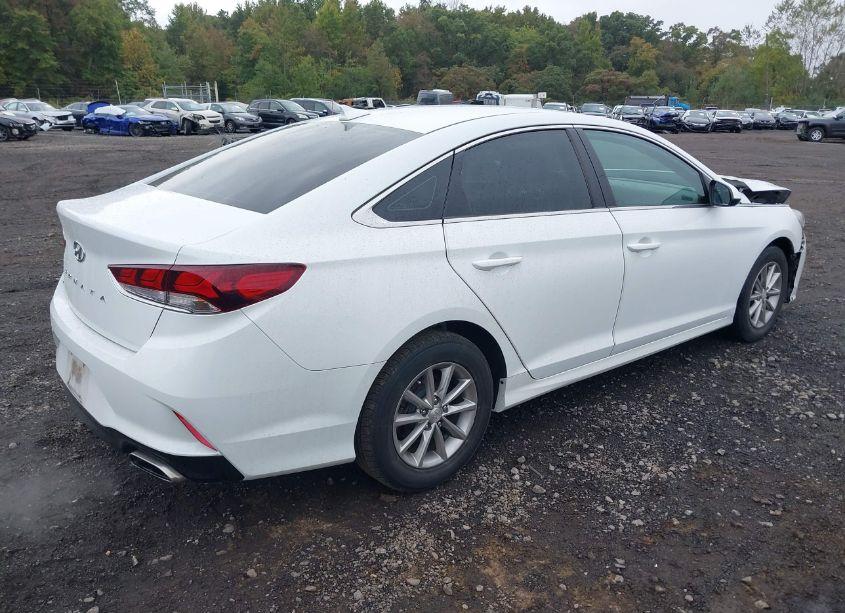 Photo 4 of 2019 Hyundai Sonata SE (VIN 5NPE24AF2KH743761)