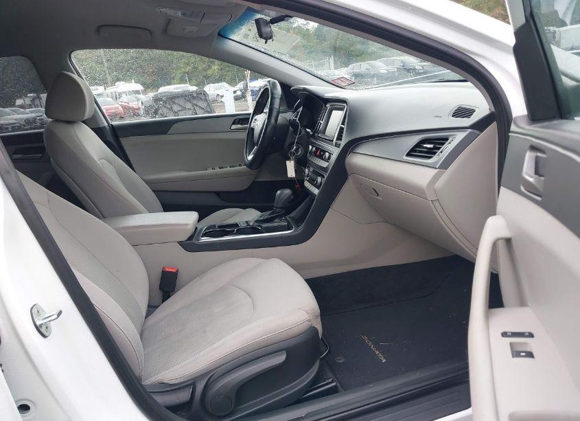 Photo 5 of 2019 Hyundai Sonata SE (VIN 5NPE24AF2KH743761)