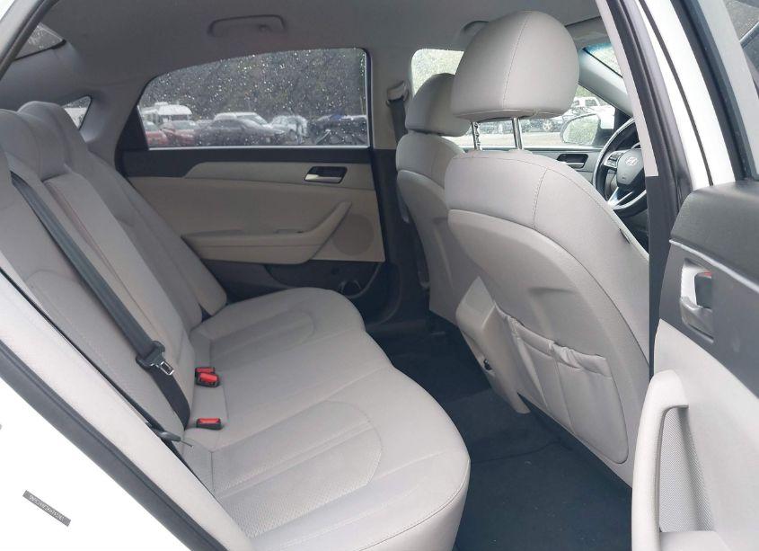 Photo 8 of 2019 Hyundai Sonata SE (VIN 5NPE24AF2KH743761)