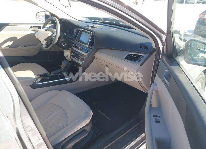 Photo 5 of 2019 Hyundai Sonata SE (VIN 5NPE24AF2KH760138)