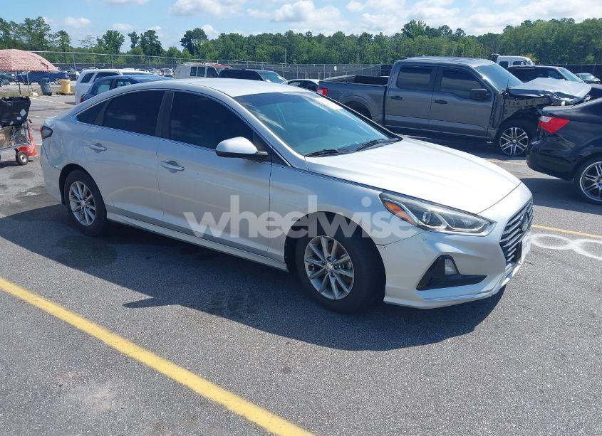 2019 Hyundai Sonata SE (VIN 5NPE24AF2KH768613) main photo