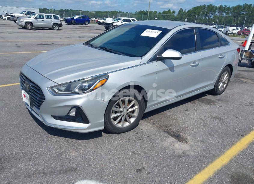 Photo 2 of 2019 Hyundai Sonata SE (VIN 5NPE24AF2KH768613)