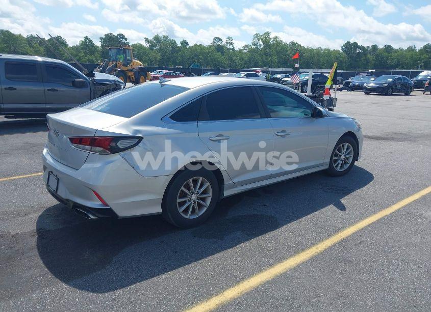 Photo 4 of 2019 Hyundai Sonata SE (VIN 5NPE24AF2KH768613)
