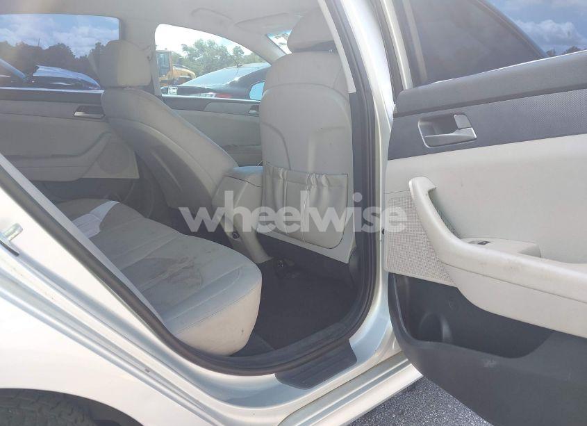 Photo 8 of 2019 Hyundai Sonata SE (VIN 5NPE24AF2KH768613)