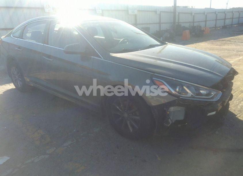 2019 Hyundai Sonata SE (VIN 5NPE24AF2KH769681) main photo