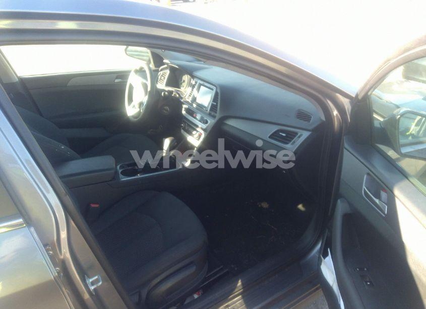 Photo 5 of 2019 Hyundai Sonata SE (VIN 5NPE24AF2KH769681)