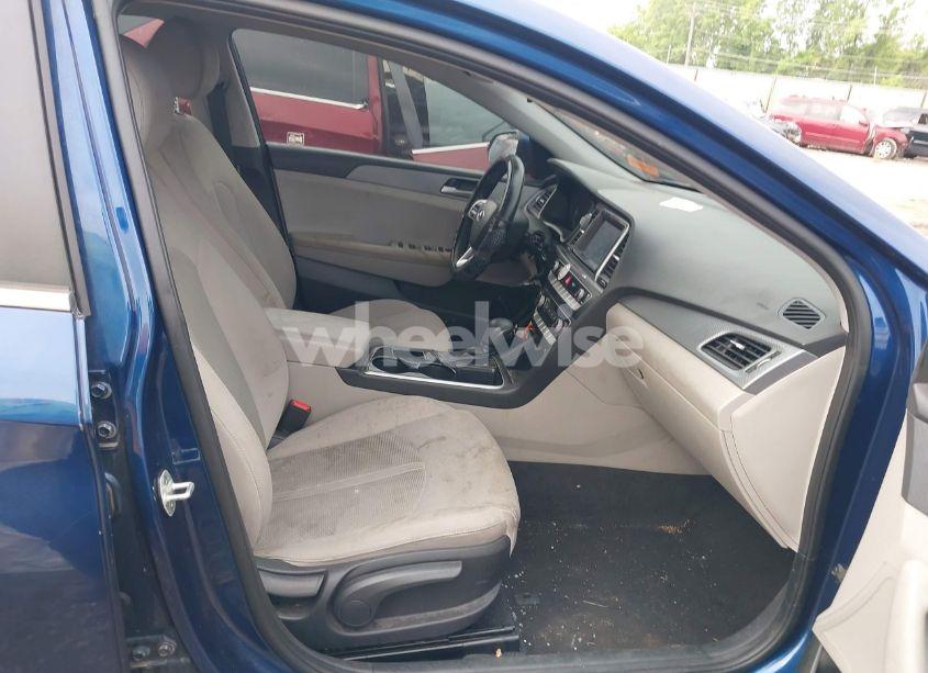 Photo 5 of 2019 Hyundai Sonata SE (VIN 5NPE24AF2KH789977)