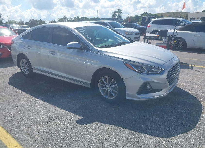 2019 Hyundai Sonata SE (VIN 5NPE24AF2KH796797) main photo