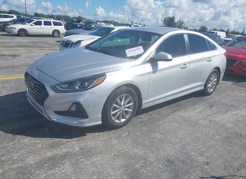 Photo 2 of 2019 Hyundai Sonata SE (VIN 5NPE24AF2KH796797)
